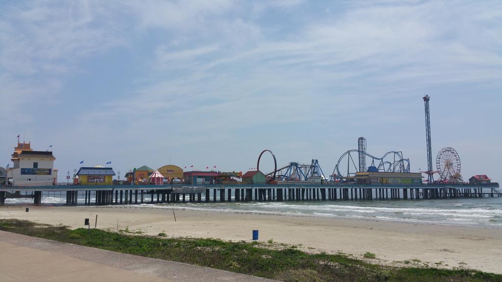 Private Beach -- Away From The Crowds - Ocean Views -Short Drive To Moody Gardens, Schlitter Bahn, Pleasure Pier Galveston Bagian luar foto